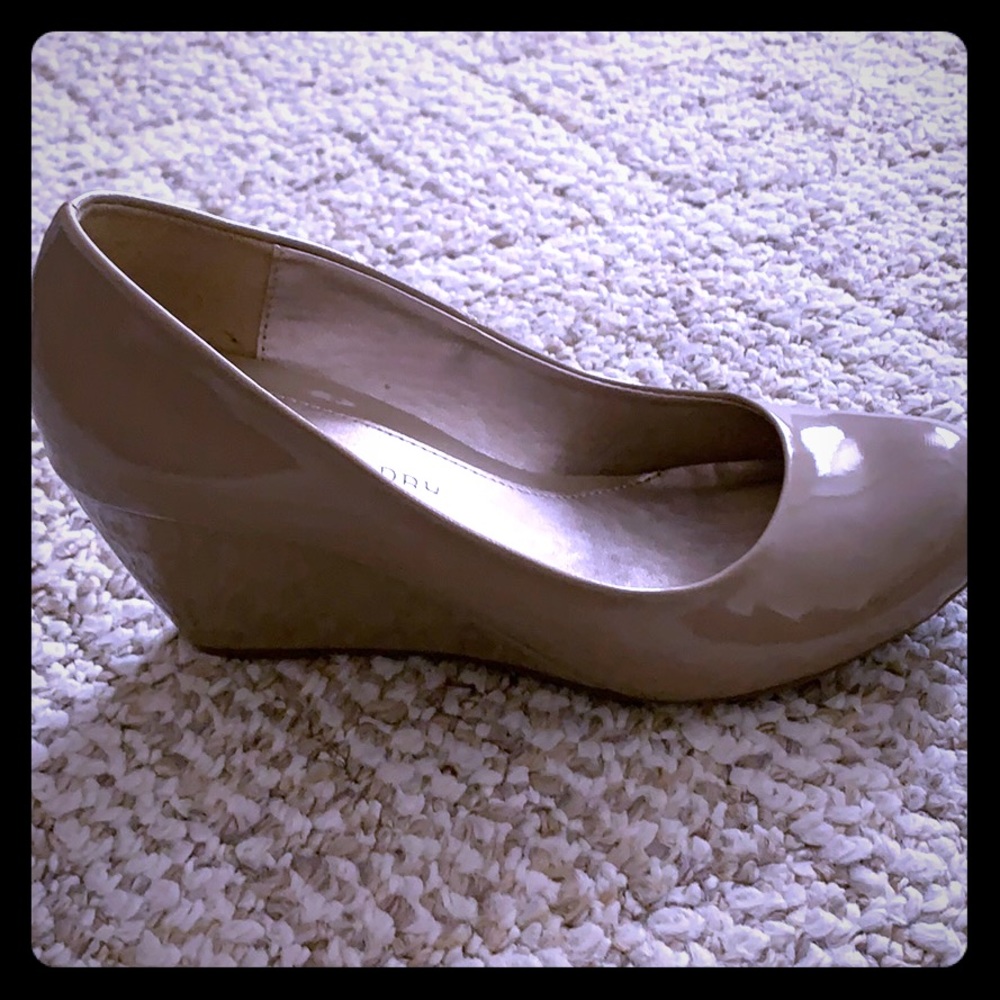 Nude Wedges